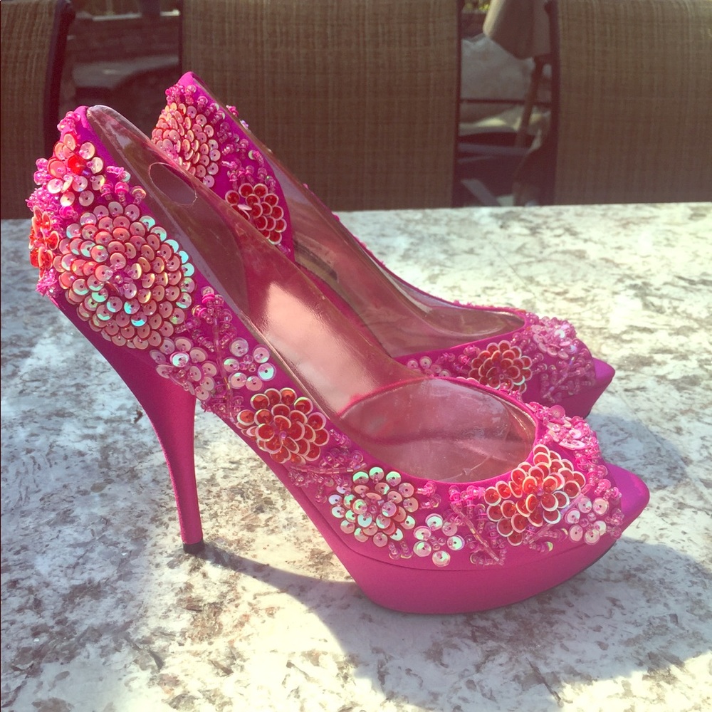 Never worn Nina satin pink shoes w/sequins size 10